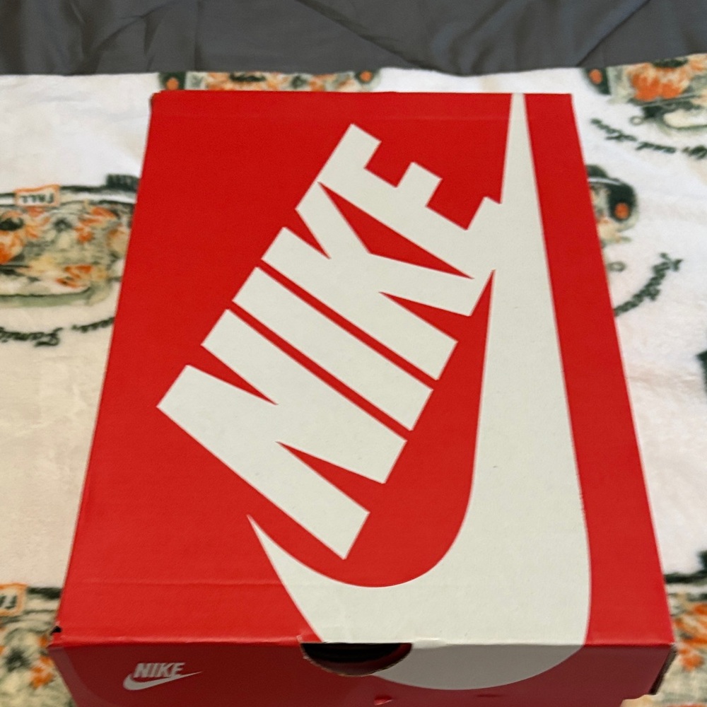 Nike Sky Blue and White Low-Top Sneakers - Picture 7 of 7